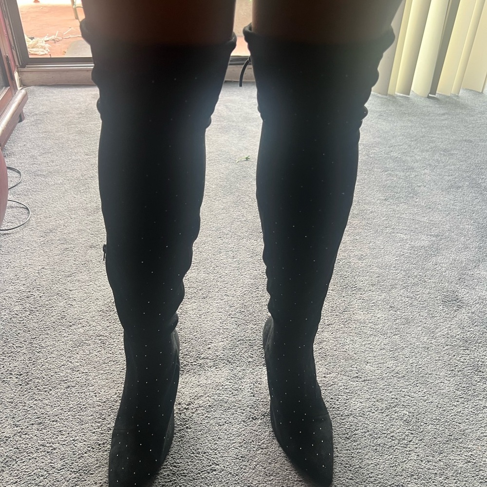Black Over-the-Knee Boots Sleek Suede